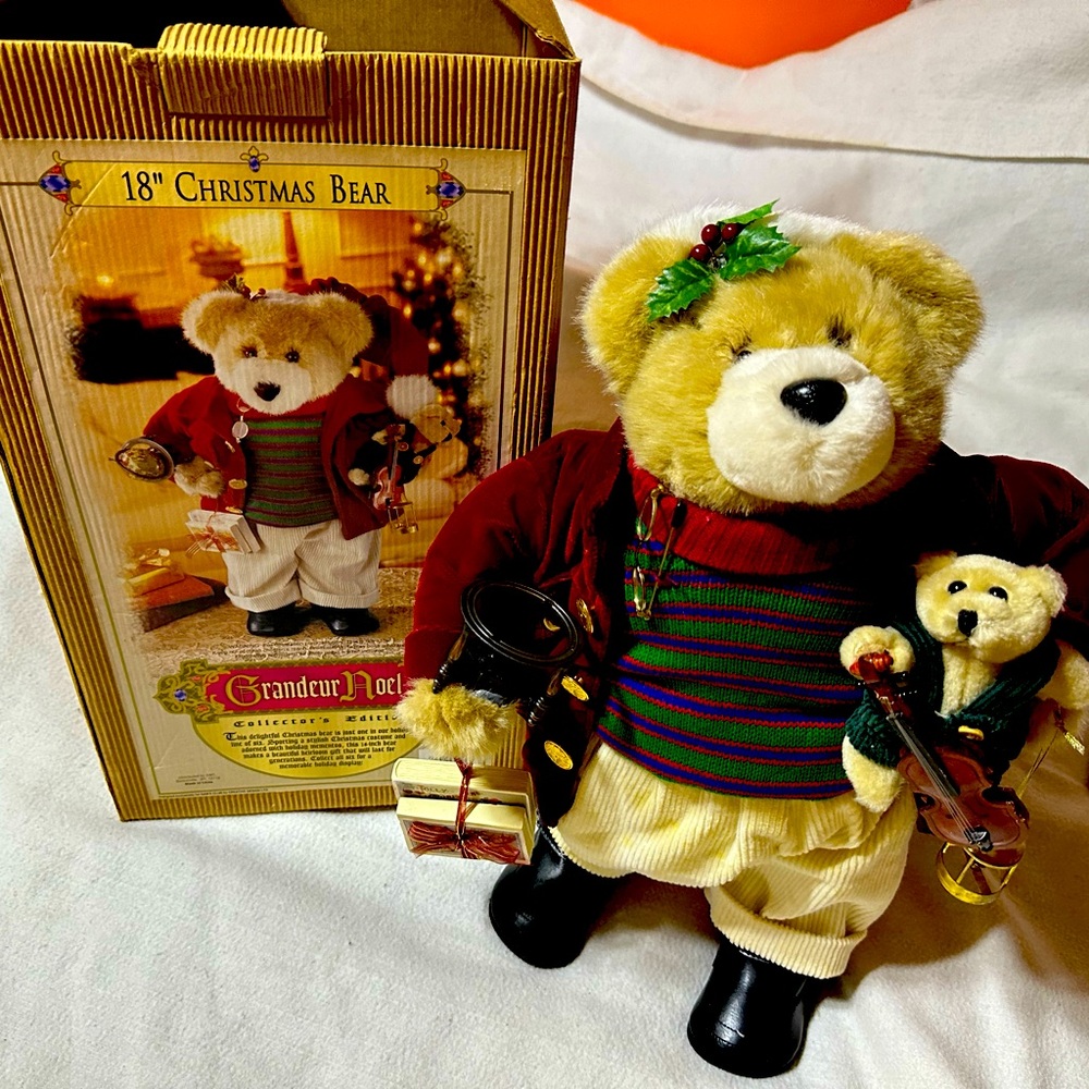 18’ inch Christmas Bear